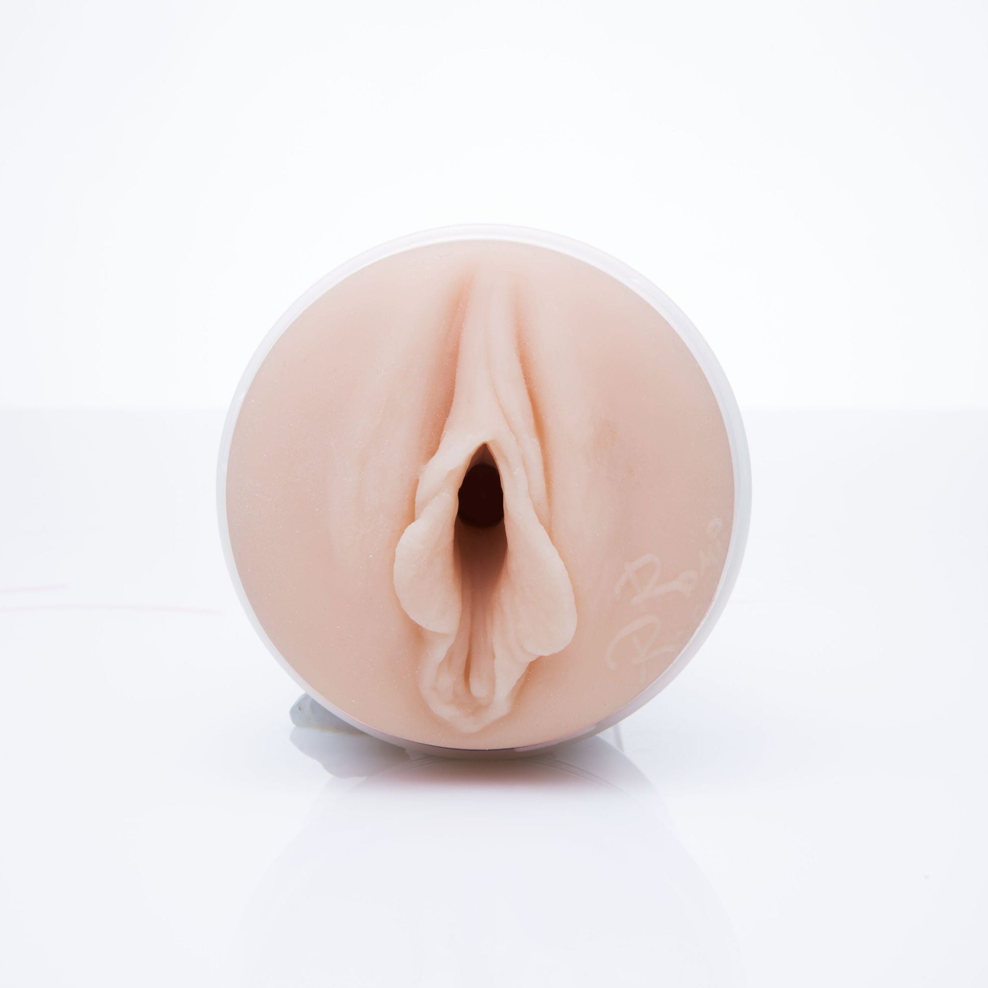 fleshlight-girls-romi-rain-masturbateur-storm image 4