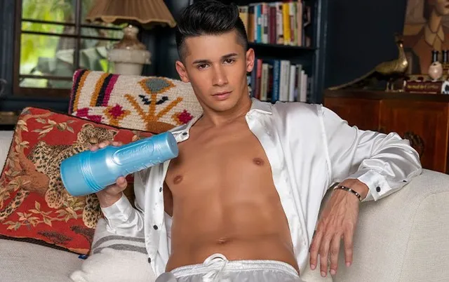 fleshlight-quickshot-liam-riley-masturbateur-compact-forever image 1